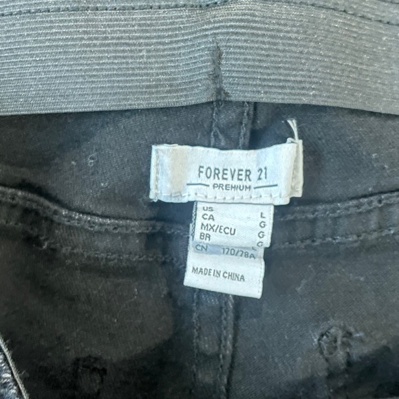 Forever 21 Premium Women's
Black Wash Flare Mid Rise jeans size L - Picture 7 of 8